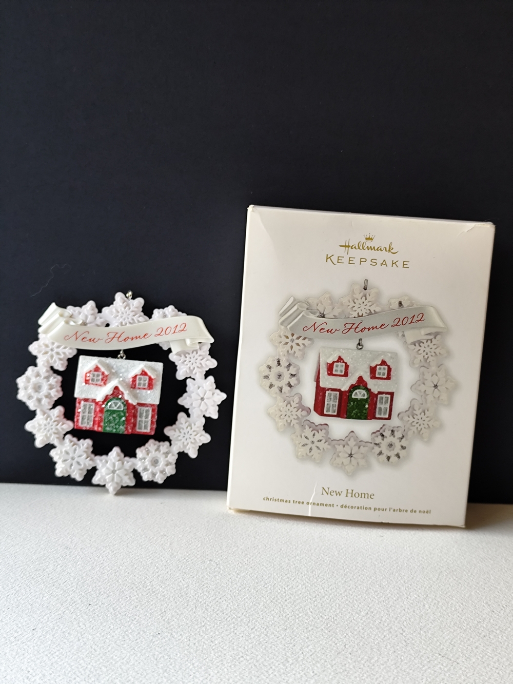 3/$25💙2012 Hallmark Keepsake New Home - Snowflake Wreath w/House Ornament